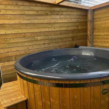 The Alpaca Farmhouse With Hot Tub And Alpaca Experience Included Dromara المظهر الخارجي الصورة