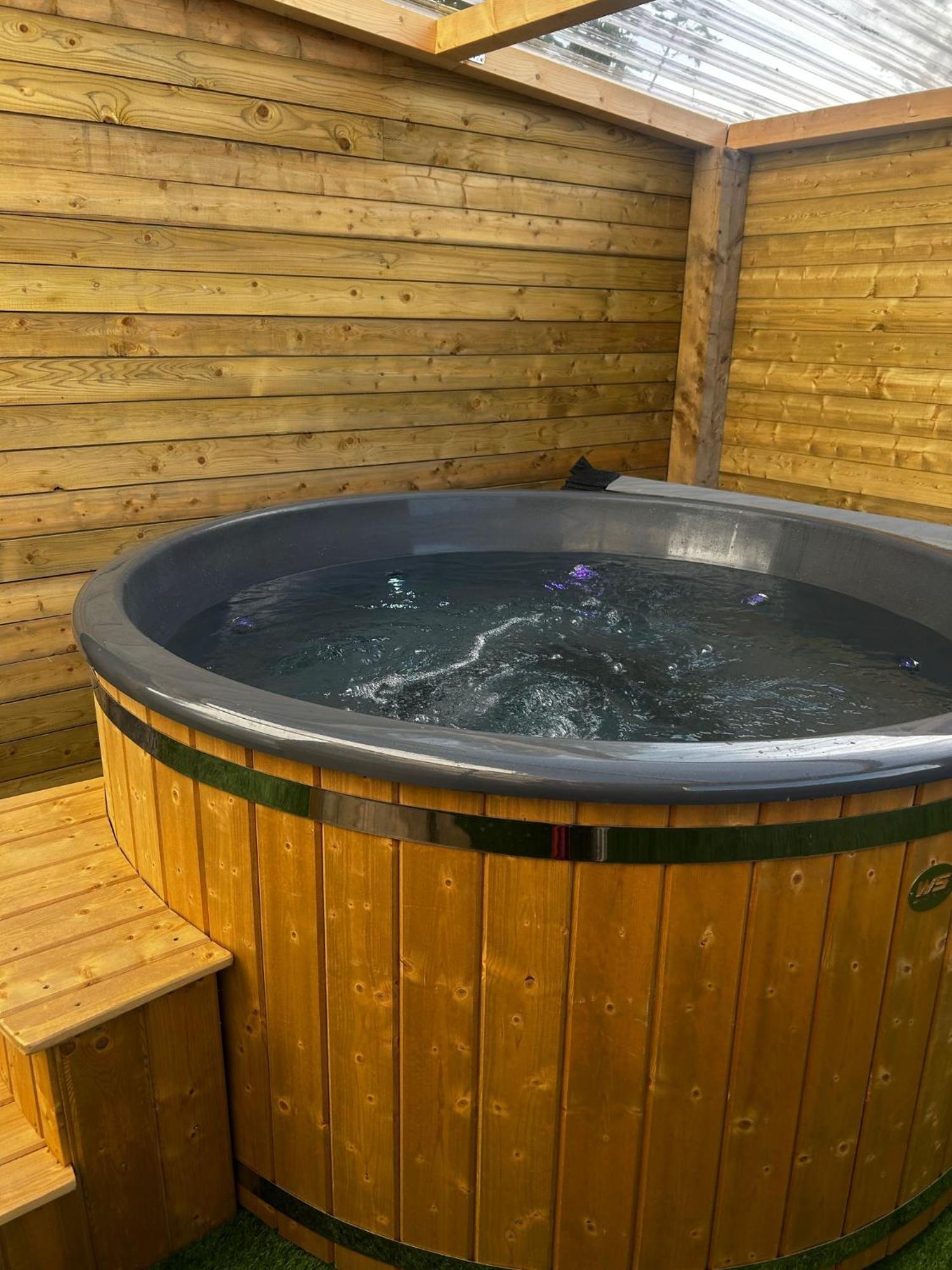 The Alpaca Farmhouse With Hot Tub And Alpaca Experience Included Dromara المظهر الخارجي الصورة